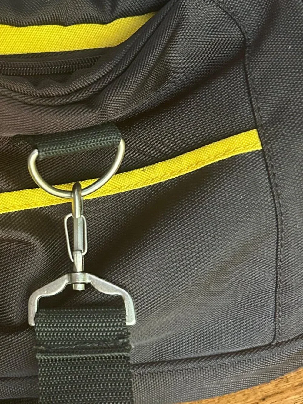 CHAPS Sport Duffel Gym Travel Weekender Bag Black Yellow Like New